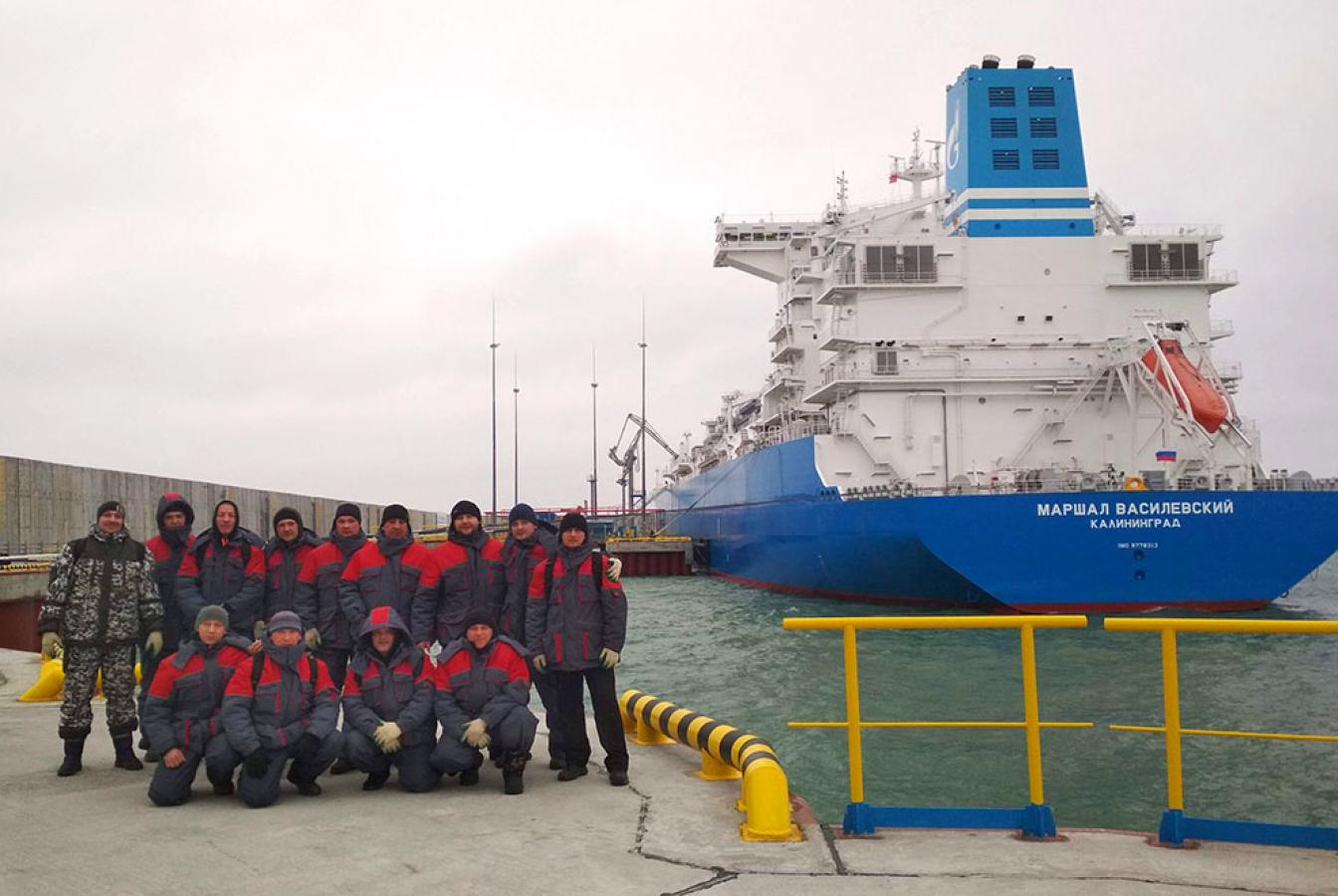 выставочный стенд, ceremony for an offshore gas receiving terminal and a floating storage and regasification unit (fsru) called marshal vasilevskiy by gazprom