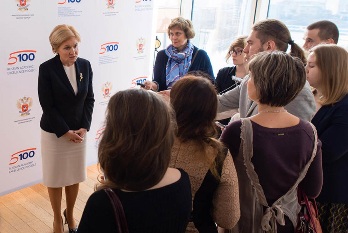 выставочный стенд, заседание совета по повышению конкурентоспособности ведущих университетов рф